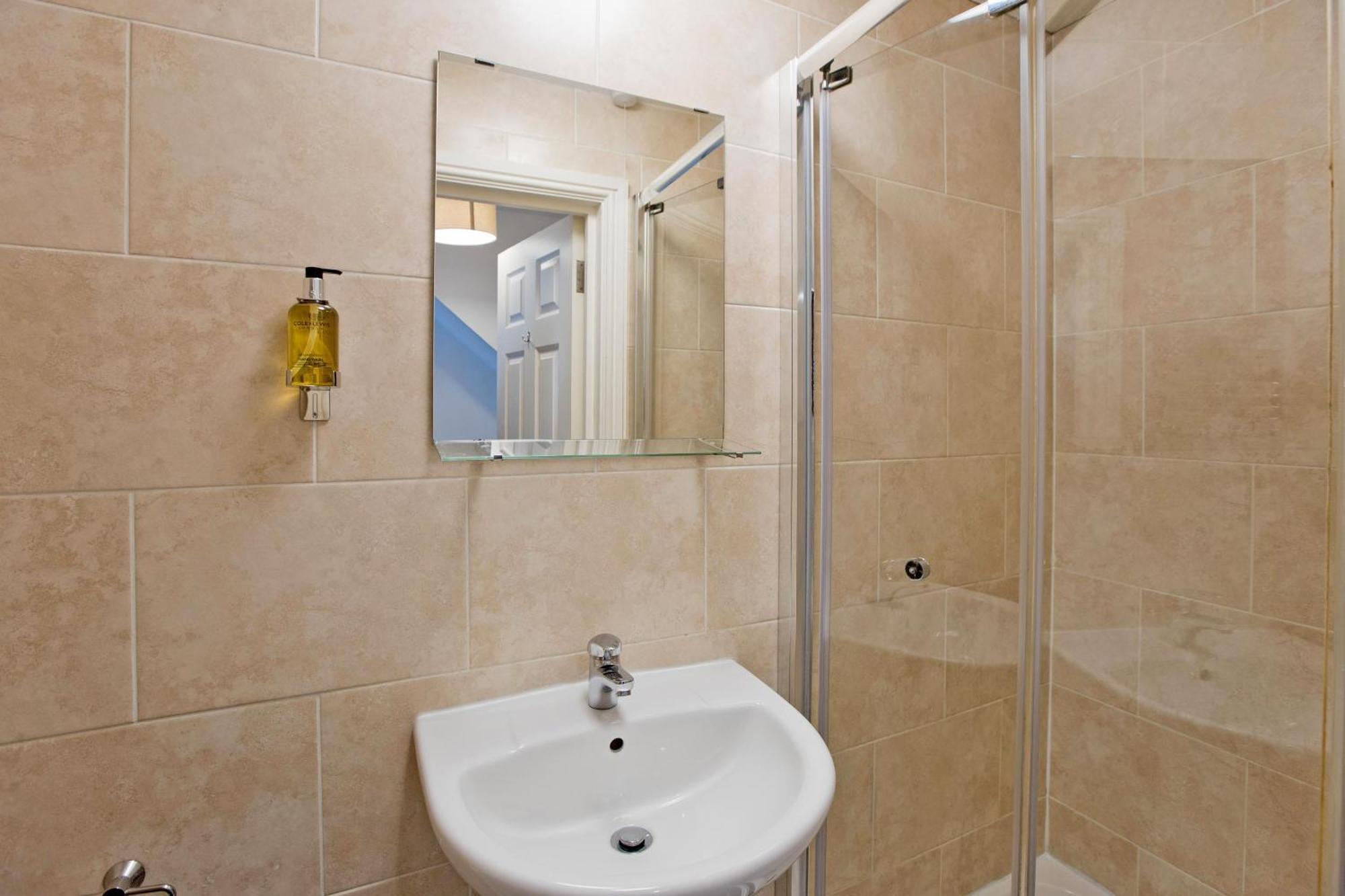 Imperial Corner House-Whitechapel Apartment London Ngoại thất bức ảnh